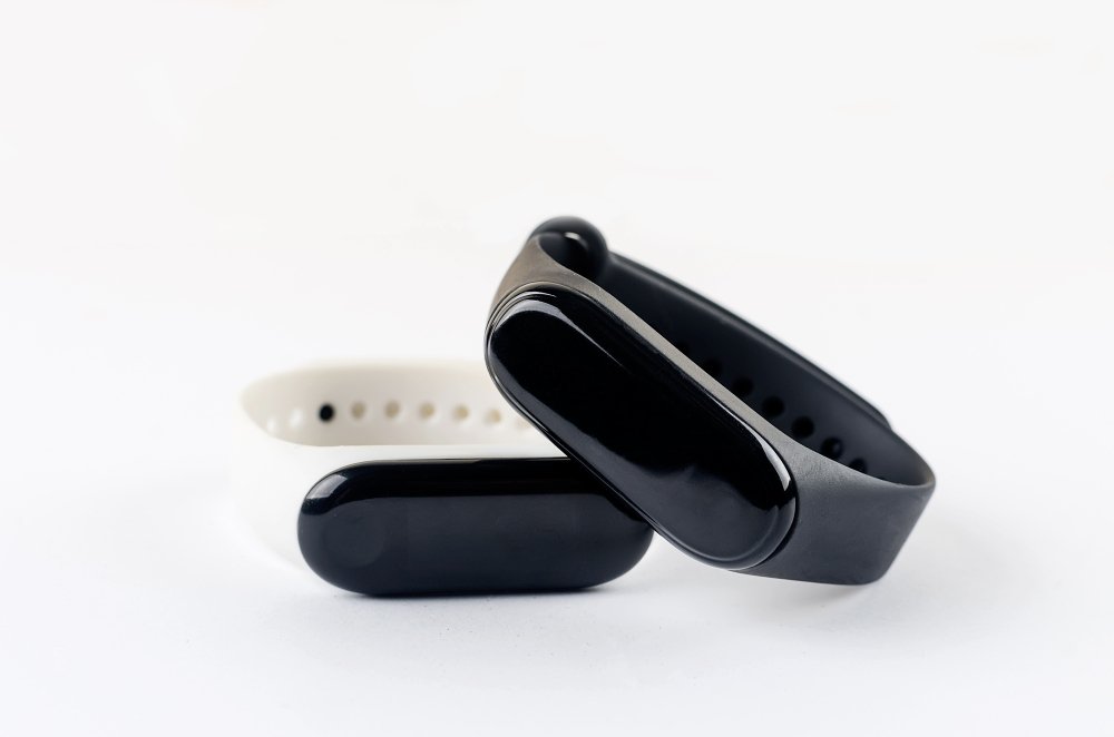 two-fitness-tracker-stays-white-background