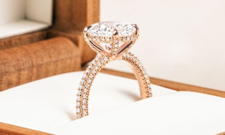 Expert's Tips on Buying an Engagement Ring 1 cyo diamond ring mobile