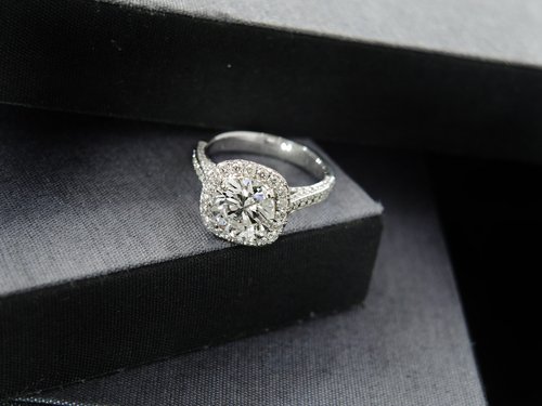 Expert's Tips on Buying an Engagement Ring 1 Engagement