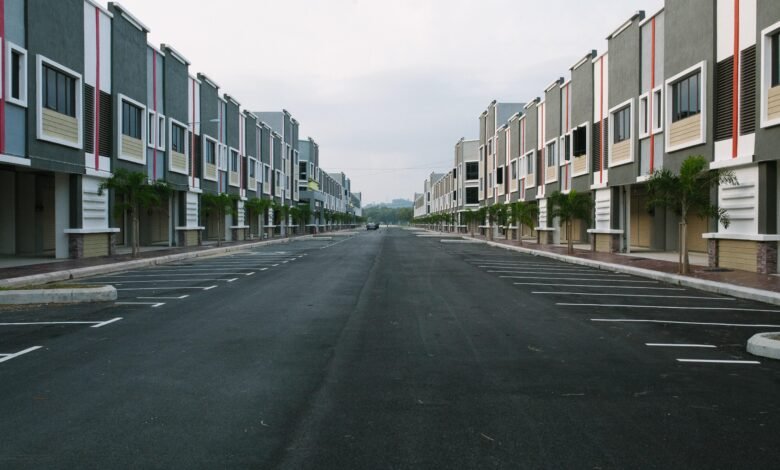 To rent or not to rent - should Torontonians rent or buy property today? 1 architecture asphalt buildings 250659 1