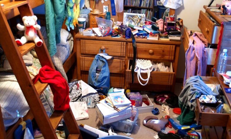 How To Help A Hoarder: Do's & Don'ts To Keep In Mind 1 hoarder