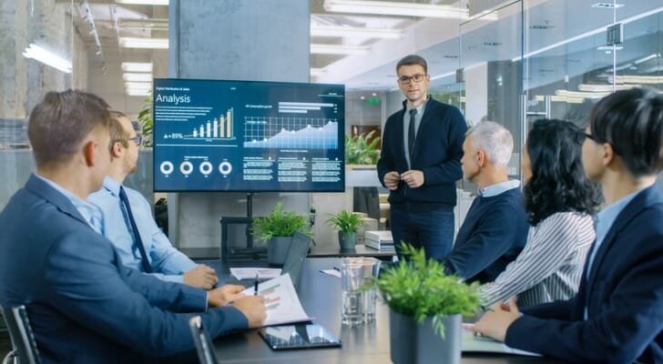 <strong>Investing Insights: What Is a Broker-Dealer?</strong> 2 Dealer 1