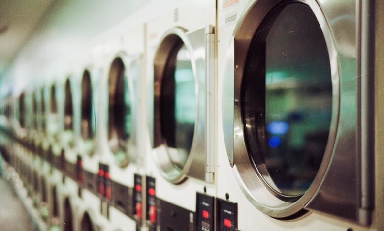 Advantages of Cashless Payments for Laundry Businesses 1 Laundry